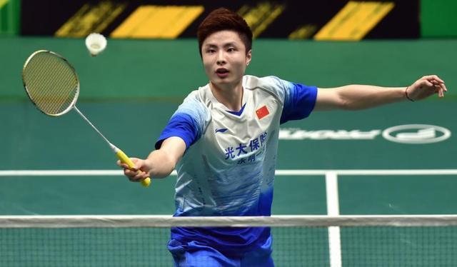 借着对篮球 借着对篮球