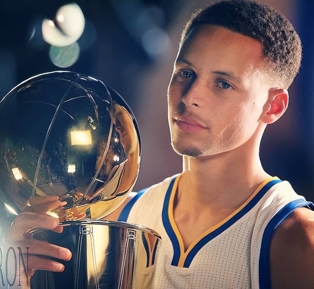 考辛斯NBA生涯薪水：11年仅签1份大合同，拒绝肥约总薪未过亿